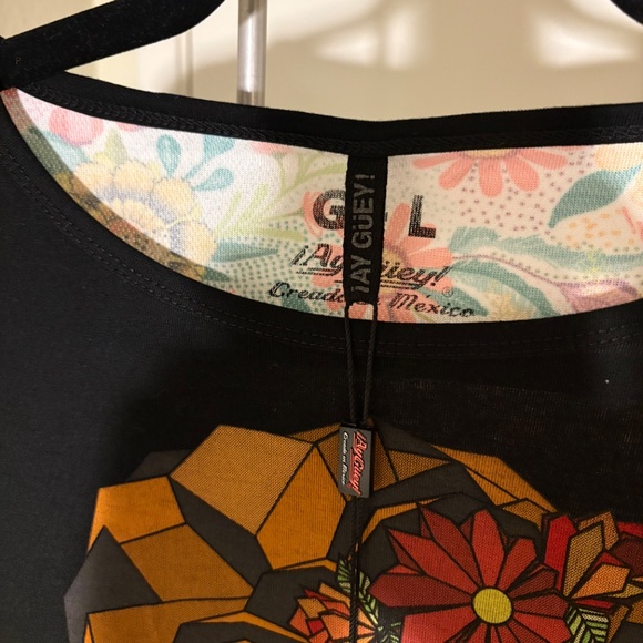 New with tags Blouse (Frida Kahlo)  / Size M - Picture 4 of 5